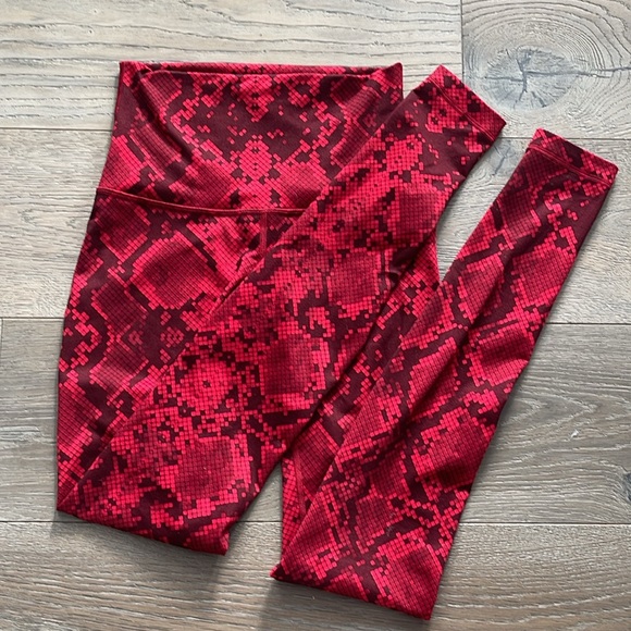 Lululemon Align Red and Black Animal Python Print 28” Leggings-Size 4 - Picture 7 of 8